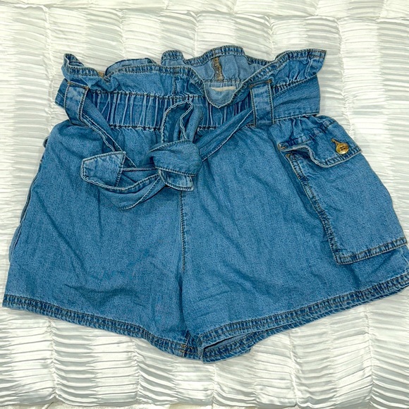 Urban Outfitters Paperbag shorts with belt, size small - Picture 1 of 7